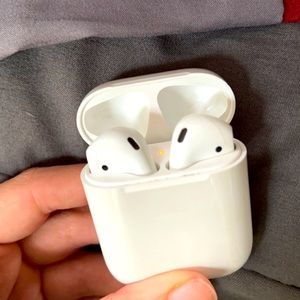 *LIKE NEW* 1st generation Apple Air Pods